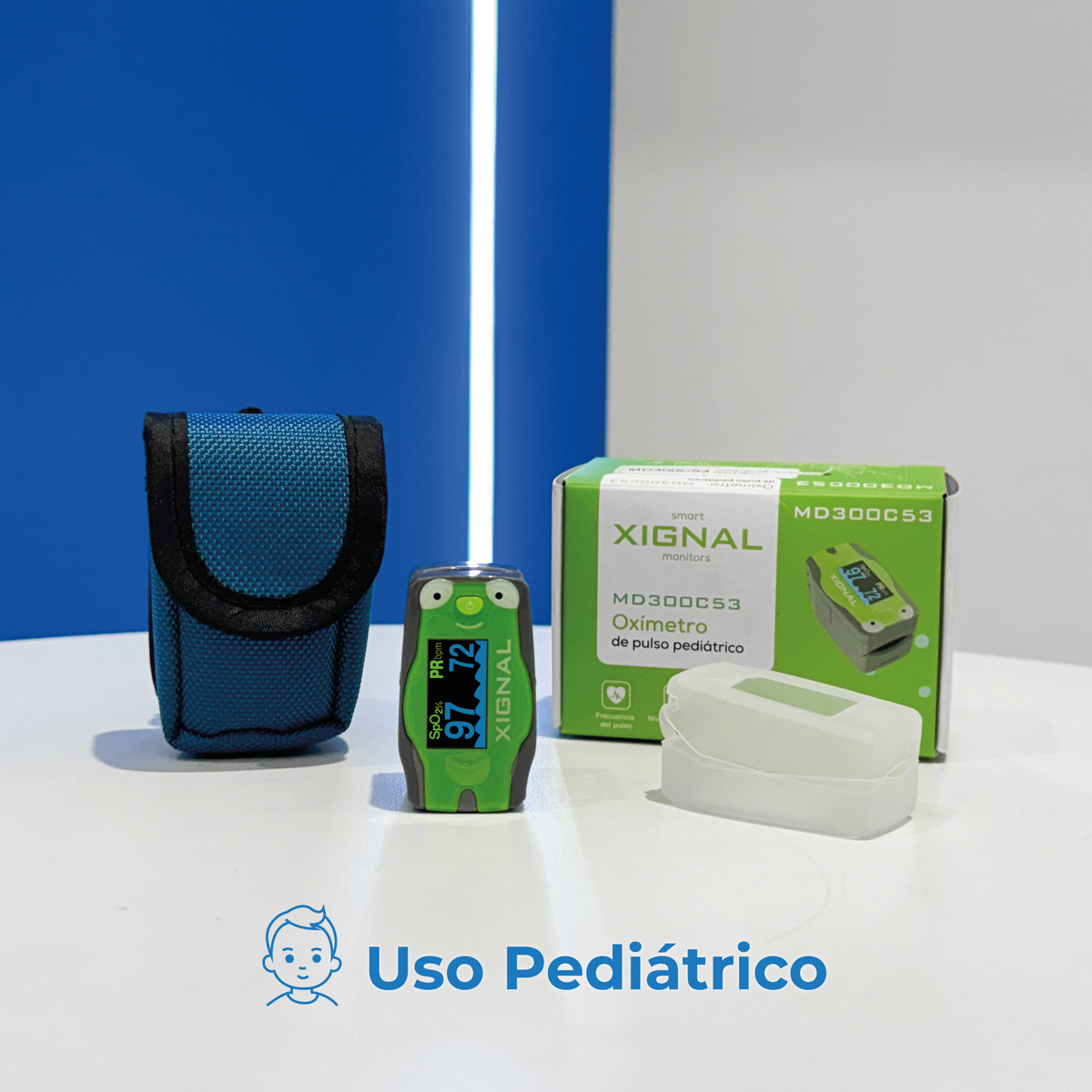Caja del oxímetro pediátrico Xignal MD300C53, junto al equipo, una funda azul y una cubierta translúcida