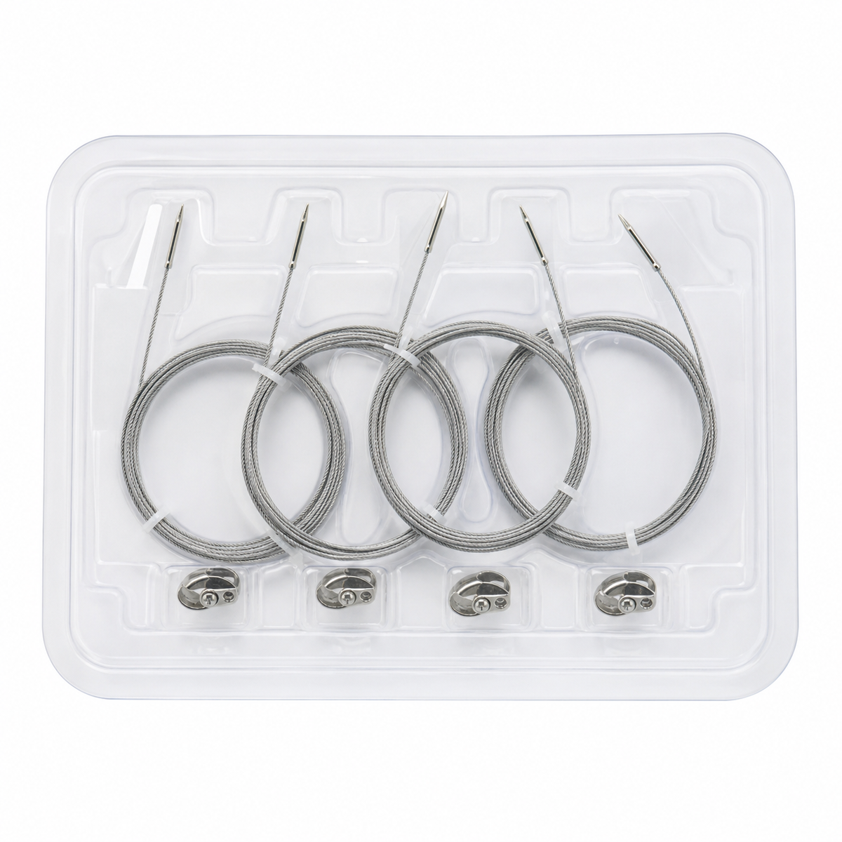 Imagen ilustrativa optimizada: Zimmer Biomet 400-425, cuatro cables esternales de acero inoxidable de 1.1 mm con agujas de corte cónico y cuatro abrazaderas, sobre fondo blanco